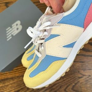 NIB - Girl’s 2.5 New Balance shoes - in fun spring color palette
